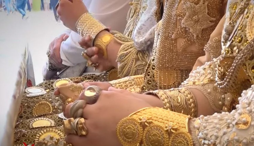 Vašar na Pešteru, mlade obučene u suvo zlato vredno kao dva stana u Beogradu