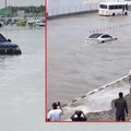 Armagedon w Dubaju. Luksusowe auta pod wodą [WIDEO]