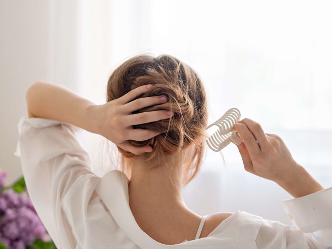 Messy punđa je hit leta: Savršena frizura gotova za dva minuta, spas je i za tanku kosu