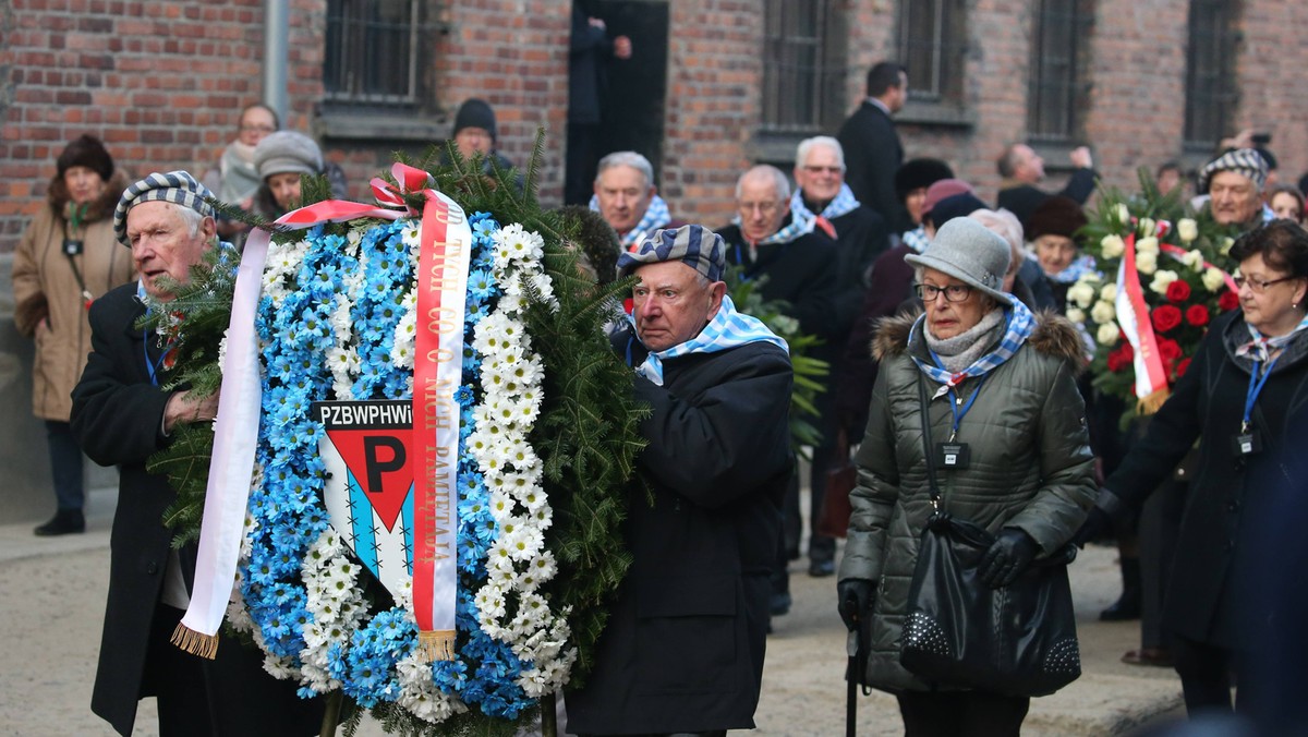 "Dobranoc, Auschwitz" nie opowiada o przeszłości. Reporterzy towarzyszą byłym więźniom obozu, obserwują ich codzienne życie, które tylko na pozór wydaje się zwyczajne. Okazuje się ono podskórnie i nieodwracalnie naznaczone traumą i skażone pamięcią o „tamtych” wydarzeniach.