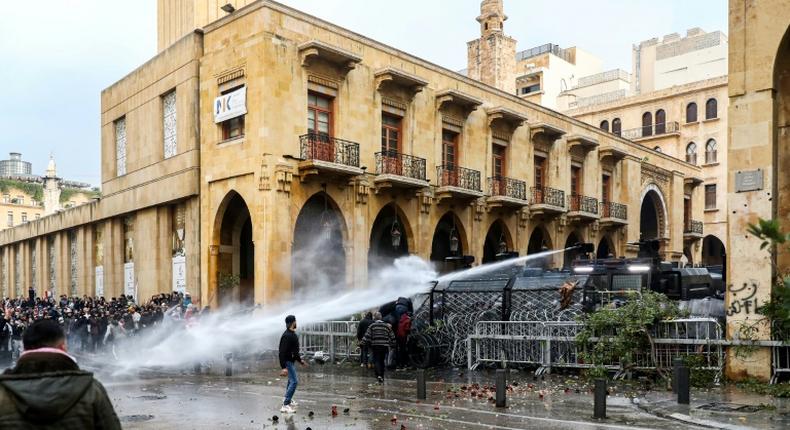 Nearly 400 people were wounded Saturday in clashes between protesers and police in Beirut in the heaviest toll since Lebanon's anti-government demonstrations broke out three months ago