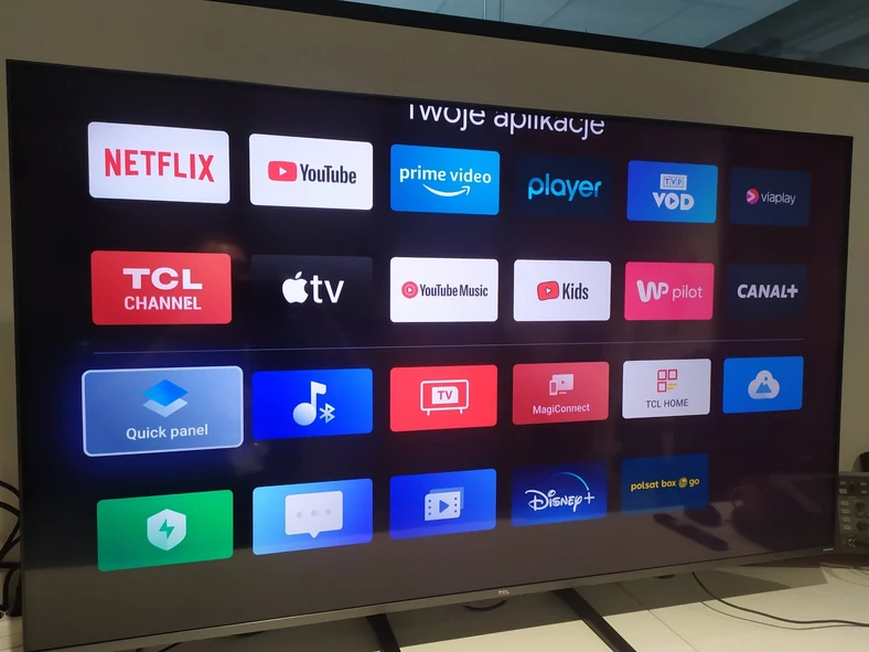 TCL C735 z bogatą listą fabrycznie zainstalowanych aplikacji