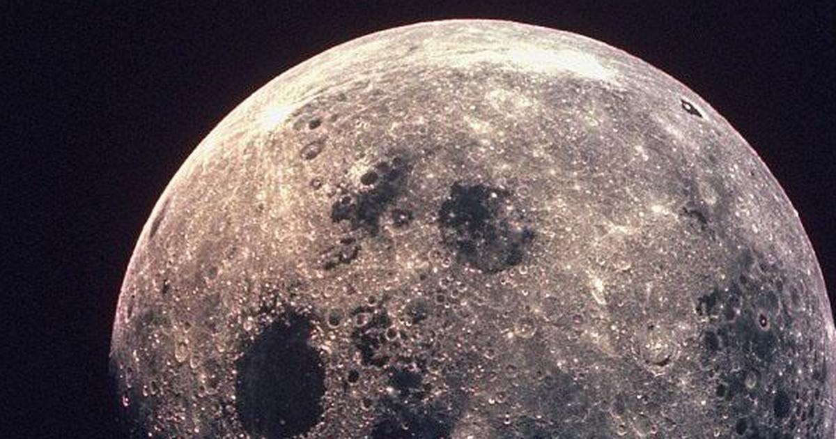 Первые снимки обратной стороны луны сделал. Обратная сторона Луны. Снимки обратной стороны Луны. Обратная сторона Луны из космоса. Фотографии Луны из космоса.