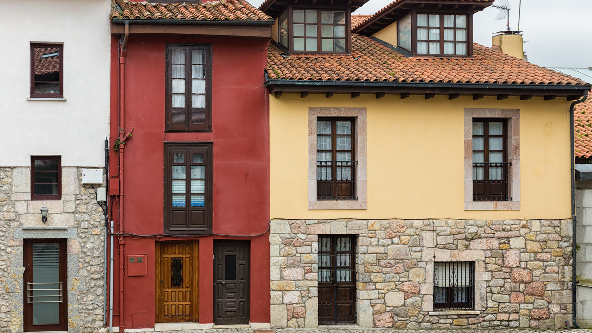 W Hiszpanii i Portugalii wystawionych jest na sprzedaż kilkadziesiąt całych wiosek. Ich nabyciem zainteresowani są często zagraniczni urlopowicze. Takich wsi i chętnych do ich zakupu jest coraz więcej.