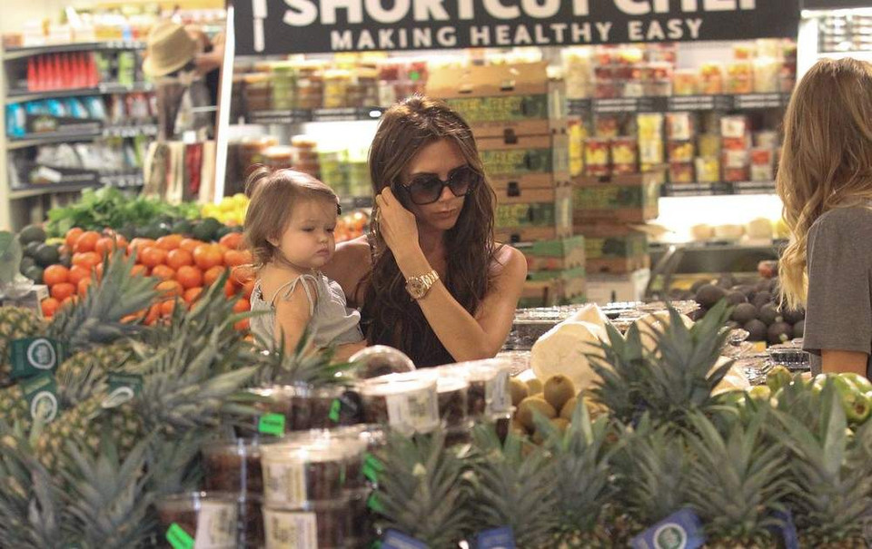 Victoria Beckham z córką w sklepie