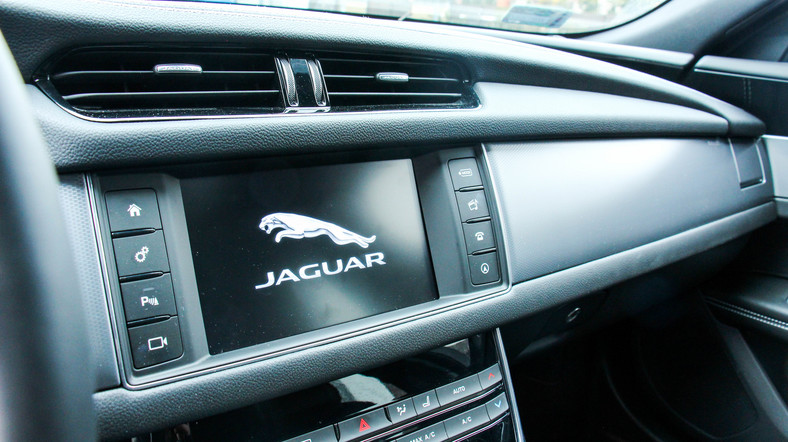 Jaguar XF 3.0 TDV6 R-Sport