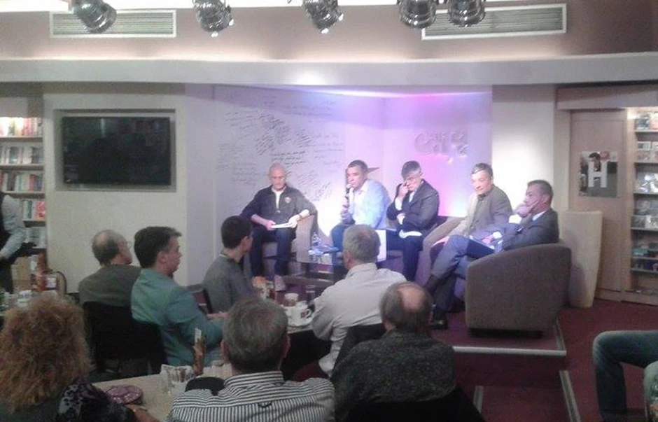 Posetoci su sa paznjom slušali govore gostiju kao i samog autora