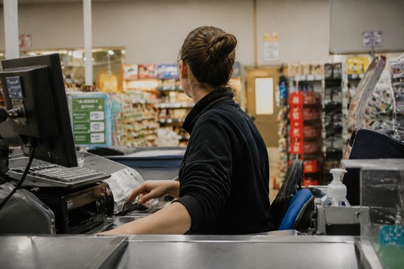 Radnica (45) u supermarketu ukrala više od 900 srećki pa prevarom osvojila 34.000 evra. Ali, GORKO je zažalila - usledio užas kom se nije nadala