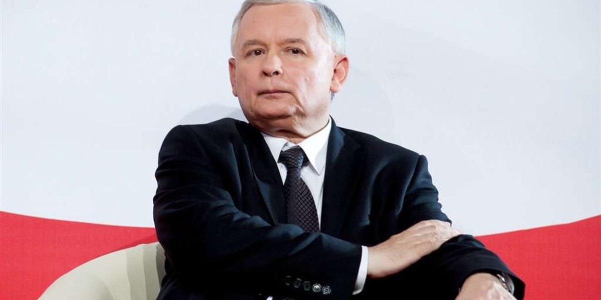 Kaczyński chodzi w masce po domu! Dlaczego?