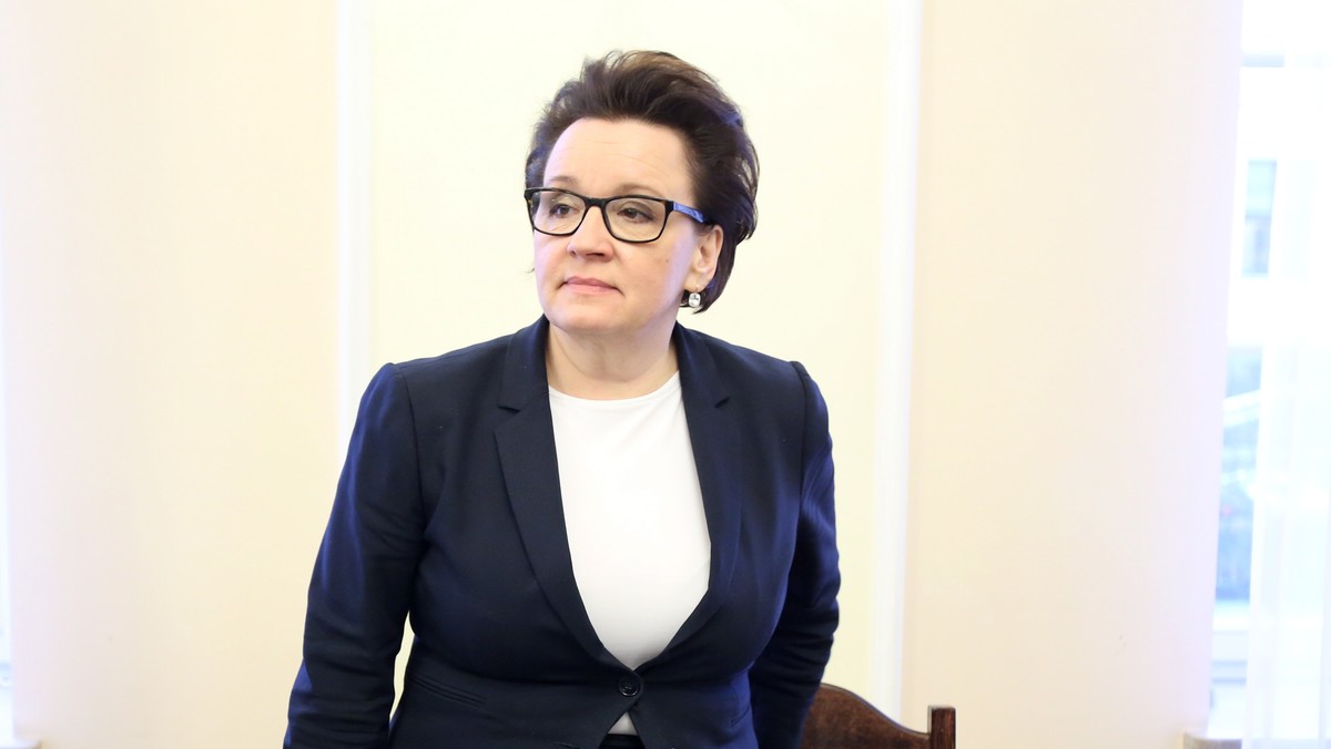 Od 2017 r. będzie się można odwołać od wyniku matury - zapowiedziała minister edukacji Anna Zalewska. Decyzję ostateczną dot. kwestionowanych wyników będą podejmować 2-osobowe zespoły, w których będzie doświadczony egzaminator i przedstawiciel środowiska akademickiego.