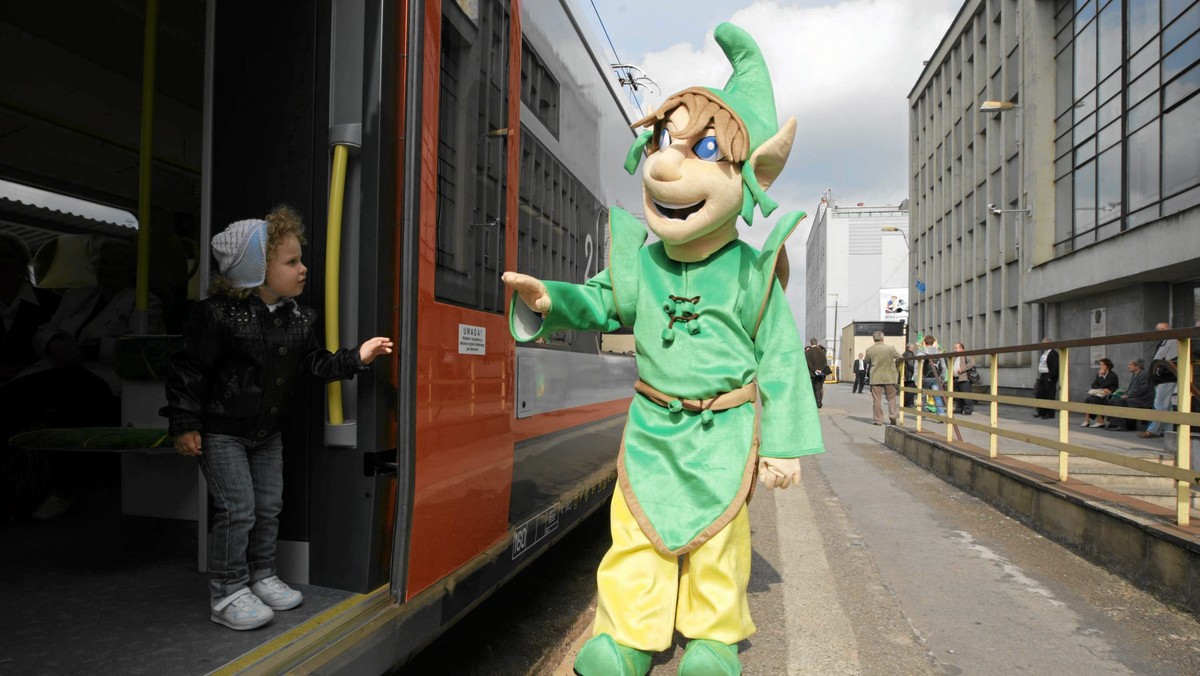 Już drugi "Elf" jeździ po świętokrzyskich torach. Kolejne dwa pociągi trafią do Przewozów Regionalnych pod koniec listopada - podało Radio Kielce.