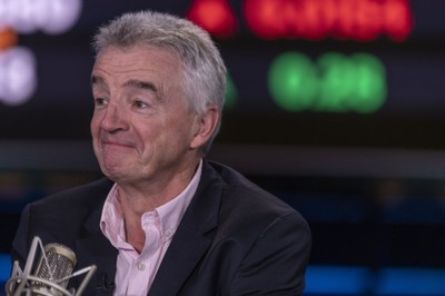 Szef linii Ryanair uderzony tortem w twarz. 'To najcieplejsze powitanie, z jakim kiedykolwiek spotkałem się w Belgii'