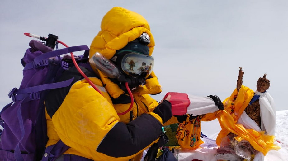 Dorota Rasińska-Samoćko na szczycie Mount Everest w 2021 r.