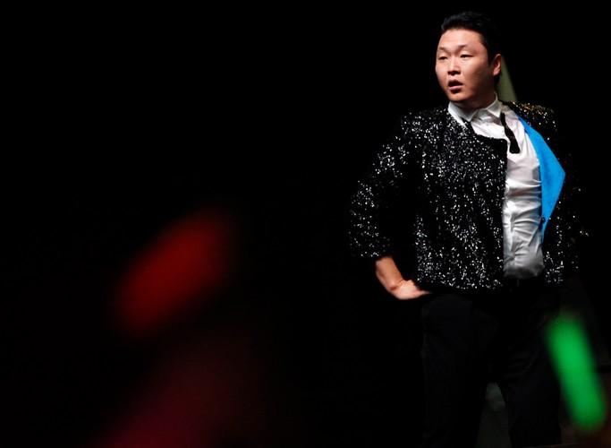 PSY tańczy 'Gangnam Style' w Singapurze