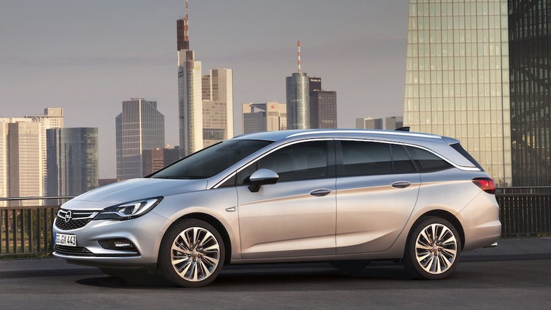 Opel Astra Sports Tourer - kombi wagi lekkiej