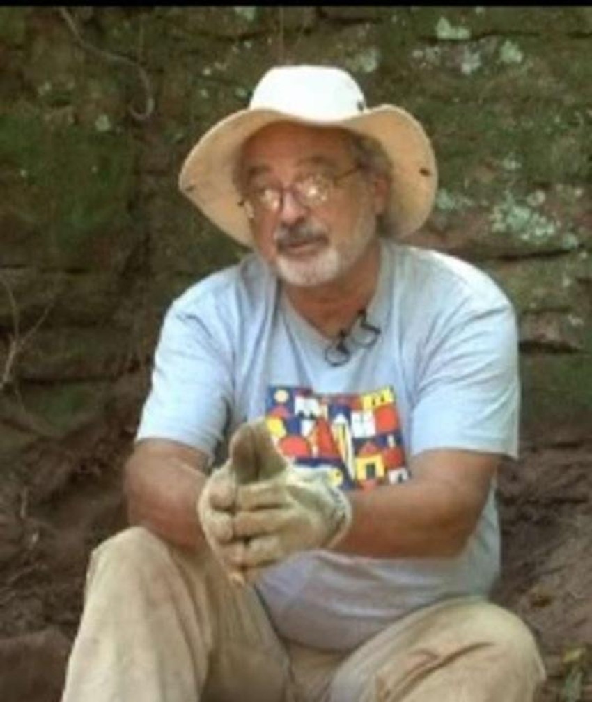 Arheolog Danijel Skavelson