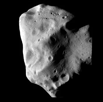 Asteroida Lutetia z odległości 800 km