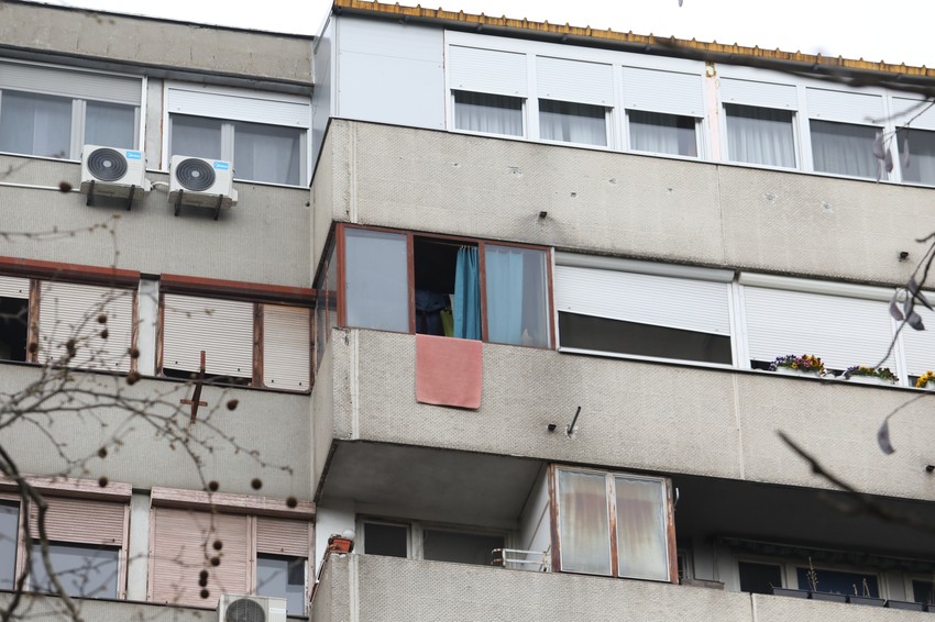 Muškarac je prvo pretio da će skočiti sa 8. sprata