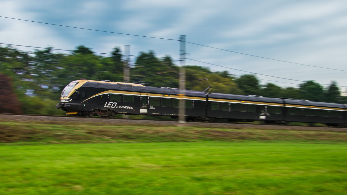 Czeski prywatny przewoźnik kolejowy Leo Express rozpoczął w piątek regularne kursy z Pragi przez Katowice do Krakowa. Plany firmy zakładają zwiększenie częstotliwości przejazdów oraz uruchomienie kolejnych połączeń między czeską stolicą i polskimi miastami.