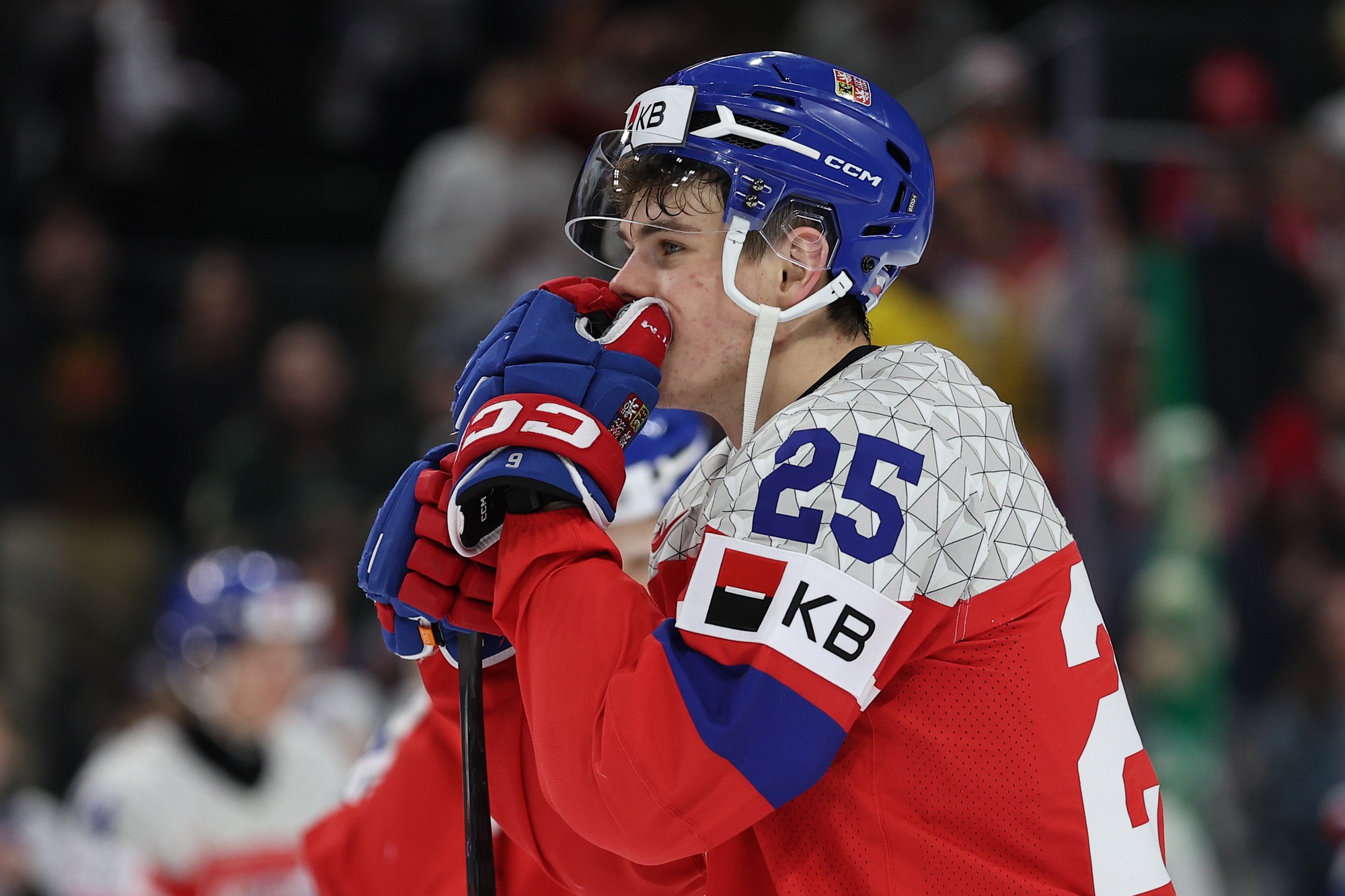 Smutný Čech Štěpán Hoch po finále MS v hokeji U20. 