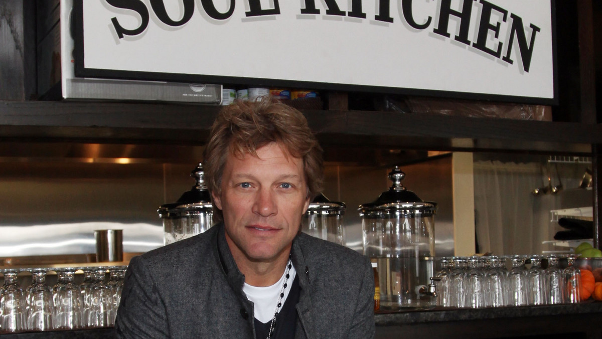 Jon Bon Jovi otworzył własną restaurację w New Jersey. Lider zespołu Bon Jovi wraz z żoną Dorotheą uroczyście rozpoczął wczoraj działalność swojego nowego przedsięwzięcia - restauracji pod nazwą The Soul Kitchen (Kuchnia duszy).
