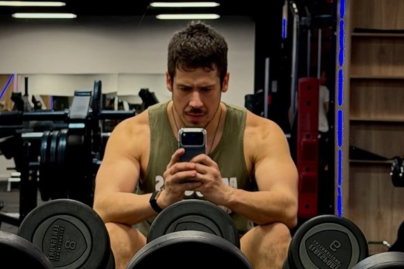 NIKOLA ROKVIĆ OTKRIO KOLIKO IMA KILOGRAMA Izvajao mišiće, ima DEVET TRENINGA za nedelju dana: Ovo je njegov ritual