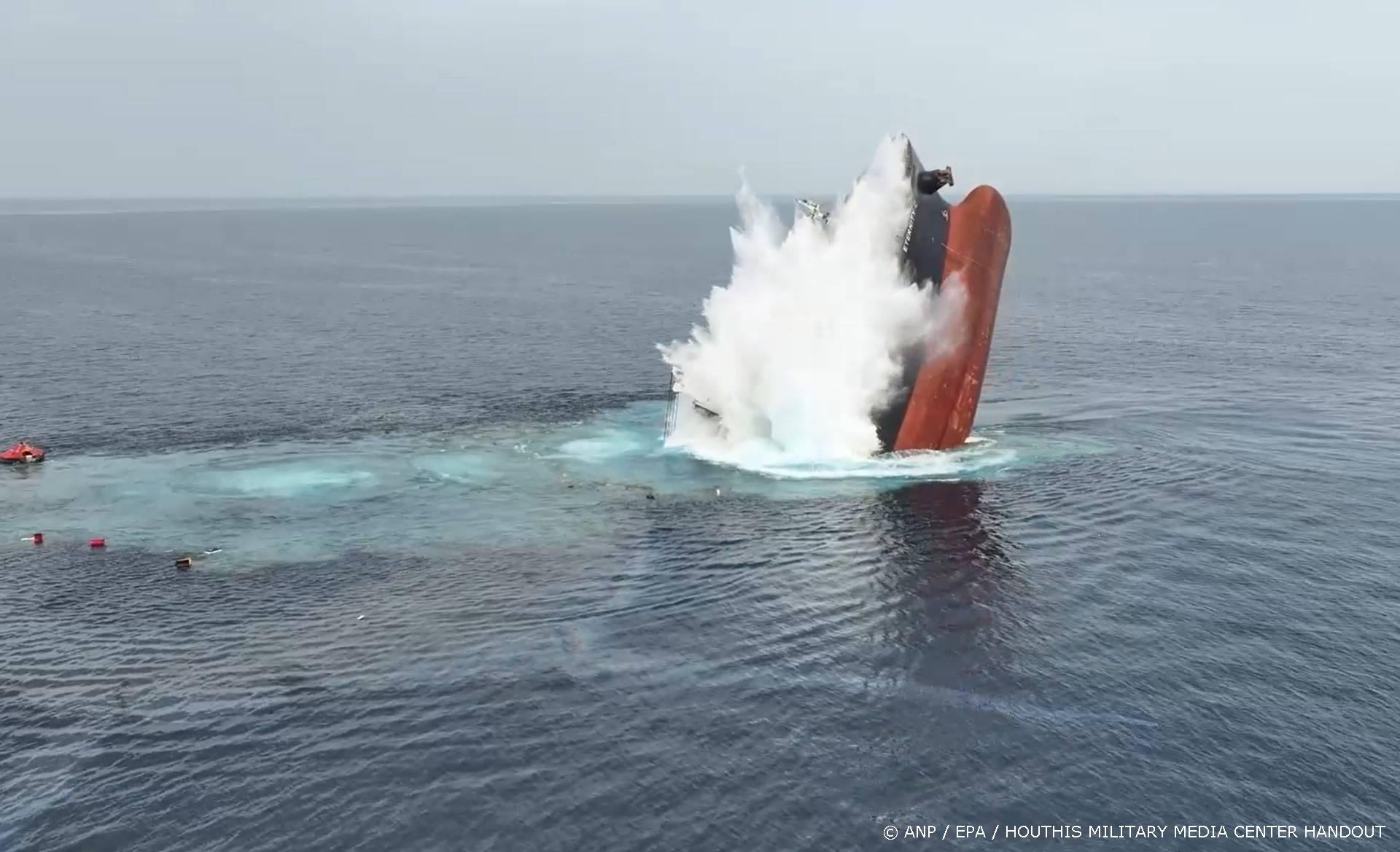 Houthi-aanval vrachtschip: 10 opvarenden gered, 4 doden