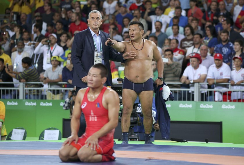 Rio 2016: Zapaśnik okradziony z medalu. Jego trenerzy rozebrali się!