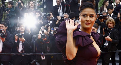 Cannes 2023. Salma Hayek w rewelacyjnej formie, ale była o włos od wpadki!