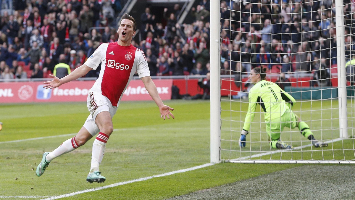 Arkadiusz Milik nie przestaje strzelać. Snajper Ajaksu Amsterdam ponownie znalazł drogę do bramki w meczu Eredivisie. Tym razem napastnik reprezentacji Polski wpisał się na listę strzelców w wyjazdowym meczu z Willem II Tilburg, który podopieczni Franka de Boera wygrali 4:0.
