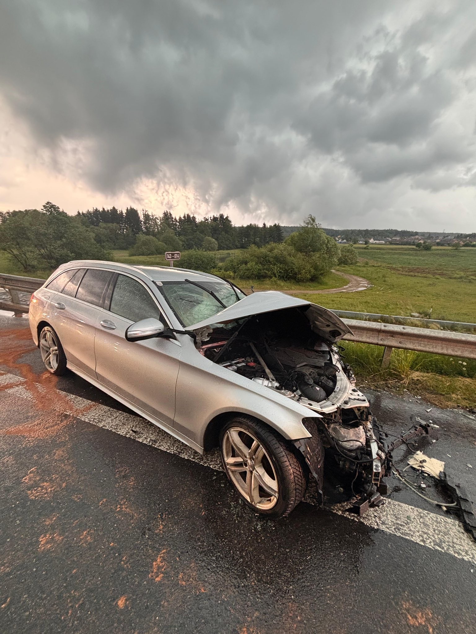 Autobus sa zrazil s osobným autom neďaleko Českých Budějovíc.