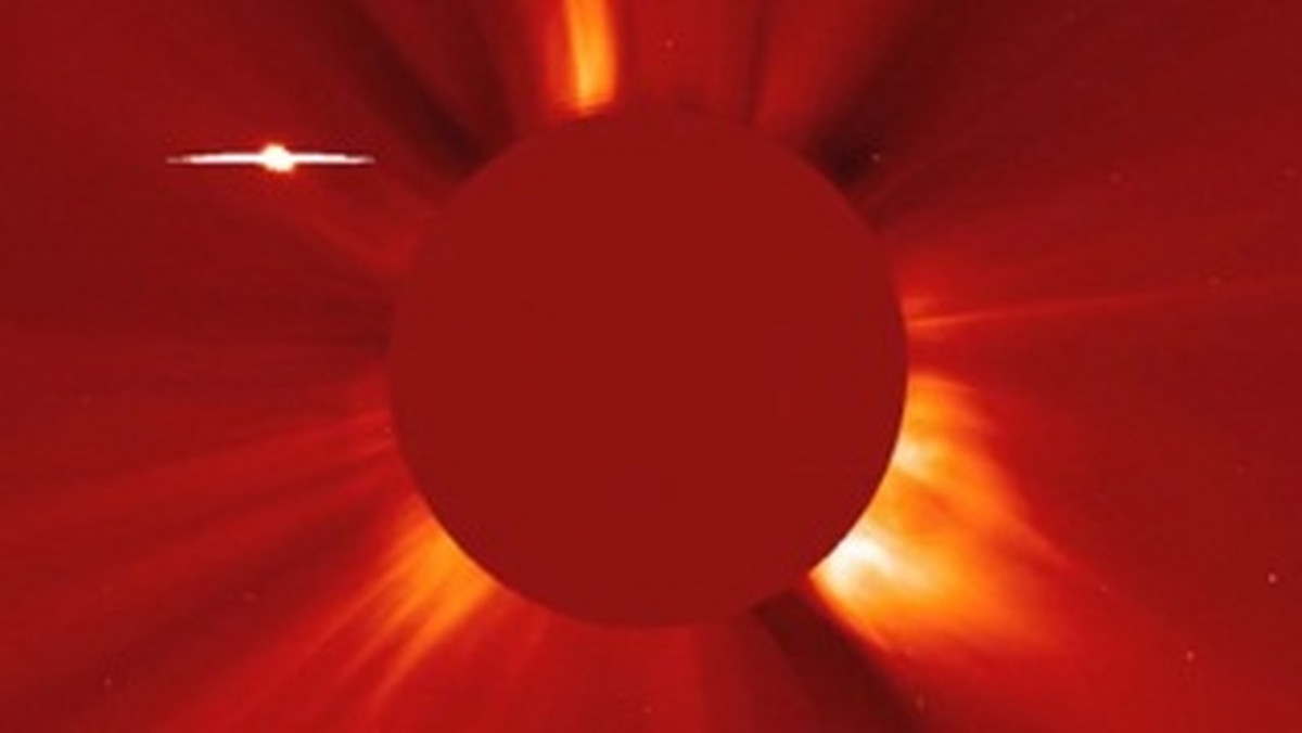 Na powierzchni Słońca szybko rozbudowuje się aktywny obszar nr 1499 popisując się przy tym energetycznymi wybuchami klasy M - informuje serwis NASA o nazwie SpaceWeather.com.