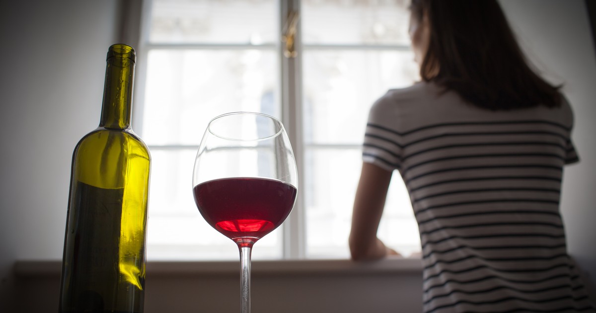 "Mój ojciec był alkoholikiem. Bił i gwałcił matkę. Jestem dorosła i nie potrafię o tym zapomnieć"