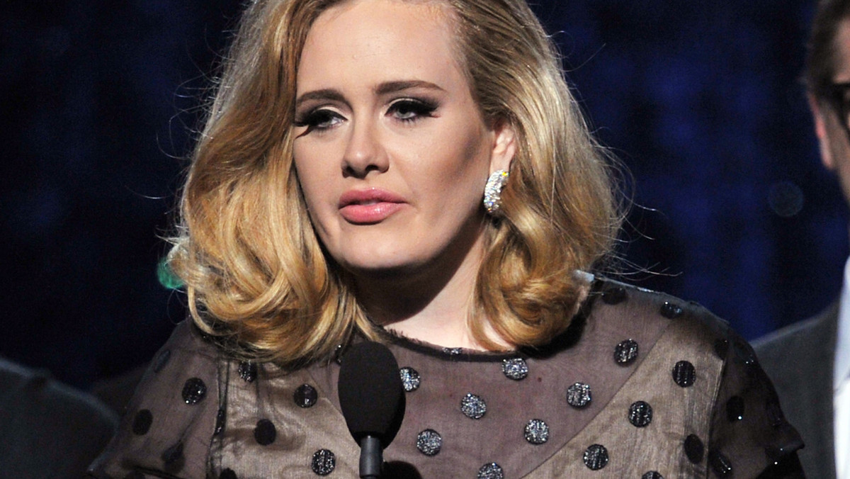 Adele zaliczyła dwudziesty tydzień na szczycie amerykańskiej listy sprzedaży Billboard 200. Brytyjka wyrównała tym samym rekord należący do zmarłej w ubiegłą sobotę Whitney Houston.