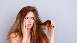 Problem z przetłuszczającymi się włosami? Jak sobie z nim poradzić?