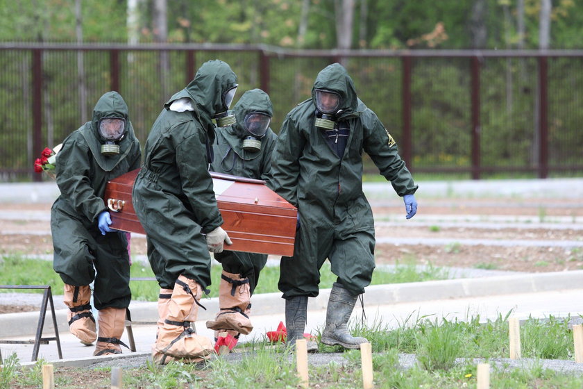 Gwałtowny wzrost zgonów z powodu koronawirusa