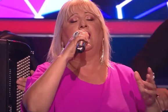 "PEVALA SAM MAMI NA SAHRANI" Šikica iznela šok detalje iz privatnog života: "To mi je bilo najteže"