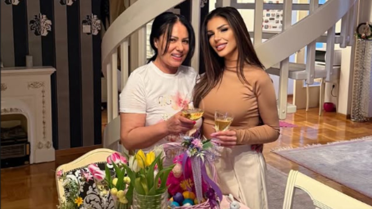 Ena Čolić, Uskrs kod Zlate