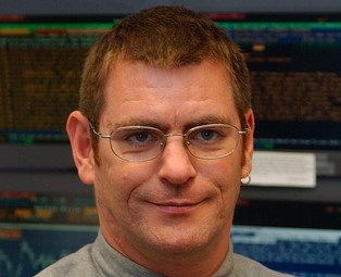 Gilbert: Chuck Norris karmi wampirze kałamarnice 100-dolarówkami