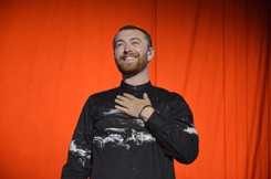 Sam Smith znów walczy o tytuł hitu lata. Zobacz teledysk do 'How Do You Sleep'
