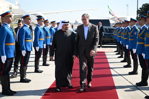 "DODATNI PODSTICAJ ZA ZA UČVRŠĆIVANJE VEZA" Vučić ispratio predsednika UAE, otkrio i detalje UFC spektakla u Beogradu (VIDEO)