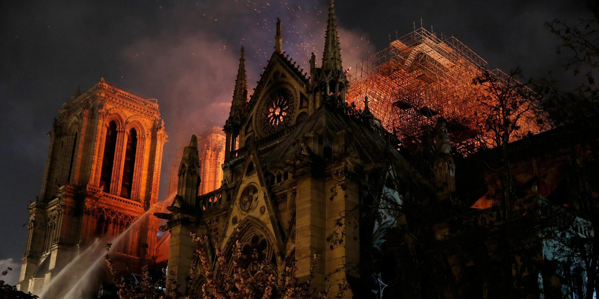 Dramatyczne zdjęcia z pożaru Notre Dame
