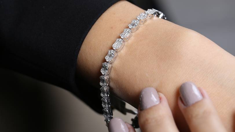 Beliebter Armschmuck für Frauen zwischen 50 und 100 Euro im Vergleich