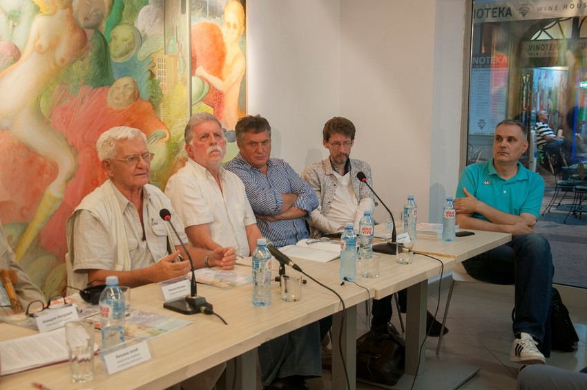 Učesnici tribine u sklopu izložbe "Dado i Ljuba-Ukrštanja"