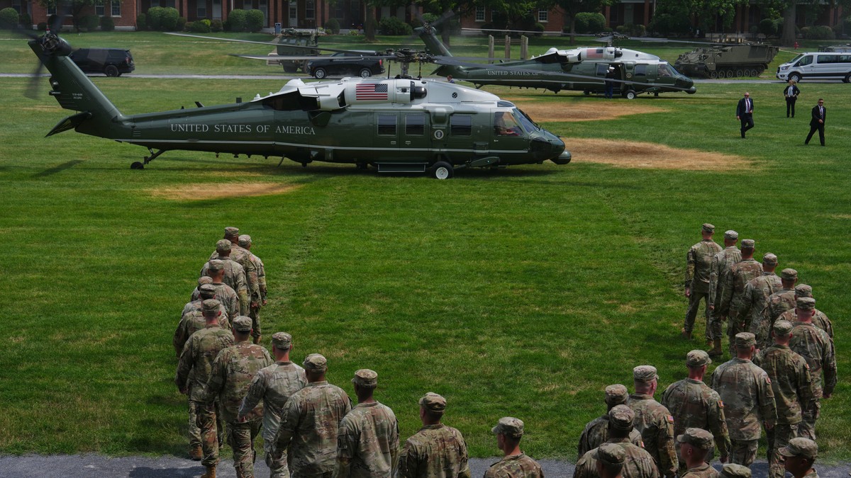Američki vojnici dočekuju helikopter sa Donaldom Trampom u Karlajlu, Pensilvanija, 15. jula