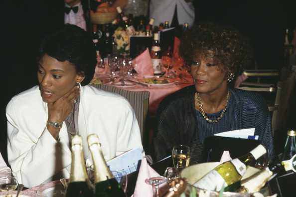 Po lewej Robyn Crawford, po prawej Whitney Houston