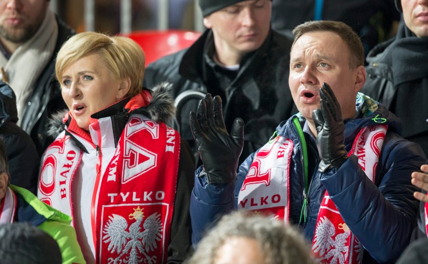 Andrzej Duda siedział na trybunach razem z żoną