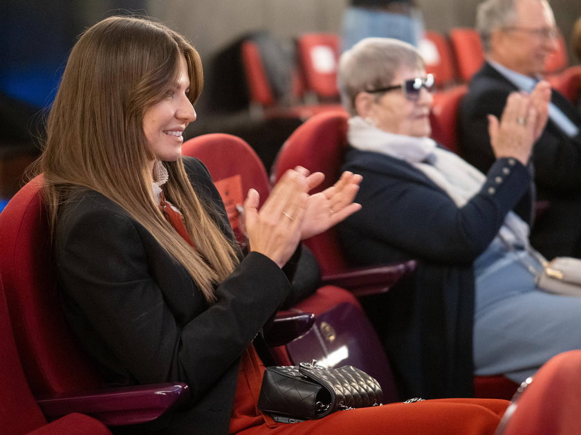 Anna Lewandowska podczas premiery oklaskiwała mamę, która wyreżyserowała film „Położna”