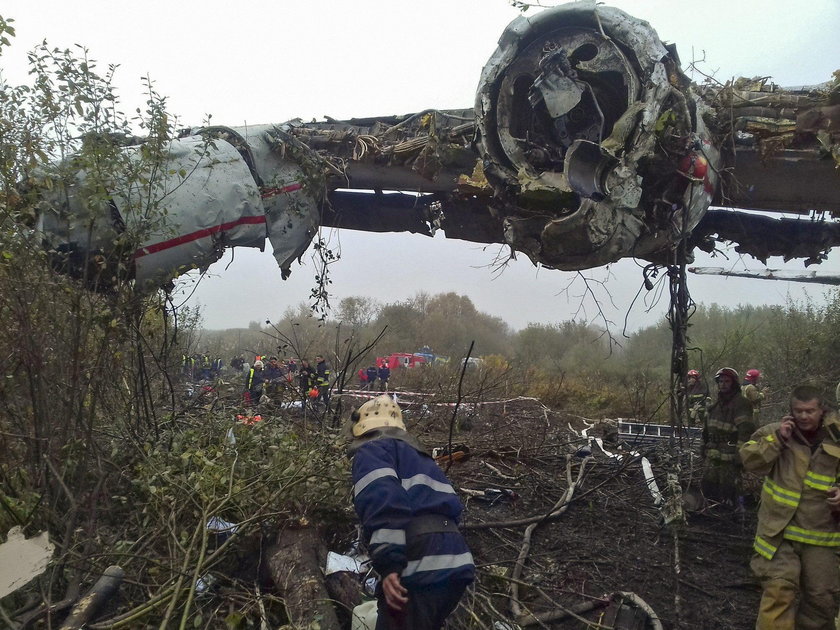Five dead as An-12 military aircraft crash-landing in Lviv region