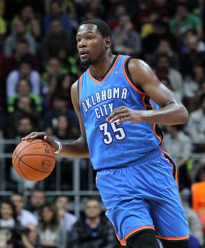 <b>4. Kevin Durant</b> 
<br>
<br>
Całkowite zarobki: 31,8 mln dol. 
<br>
<br>
Pensja: 17,8 mln dol. / Kontrakty reklamowe: 14 mln dol.